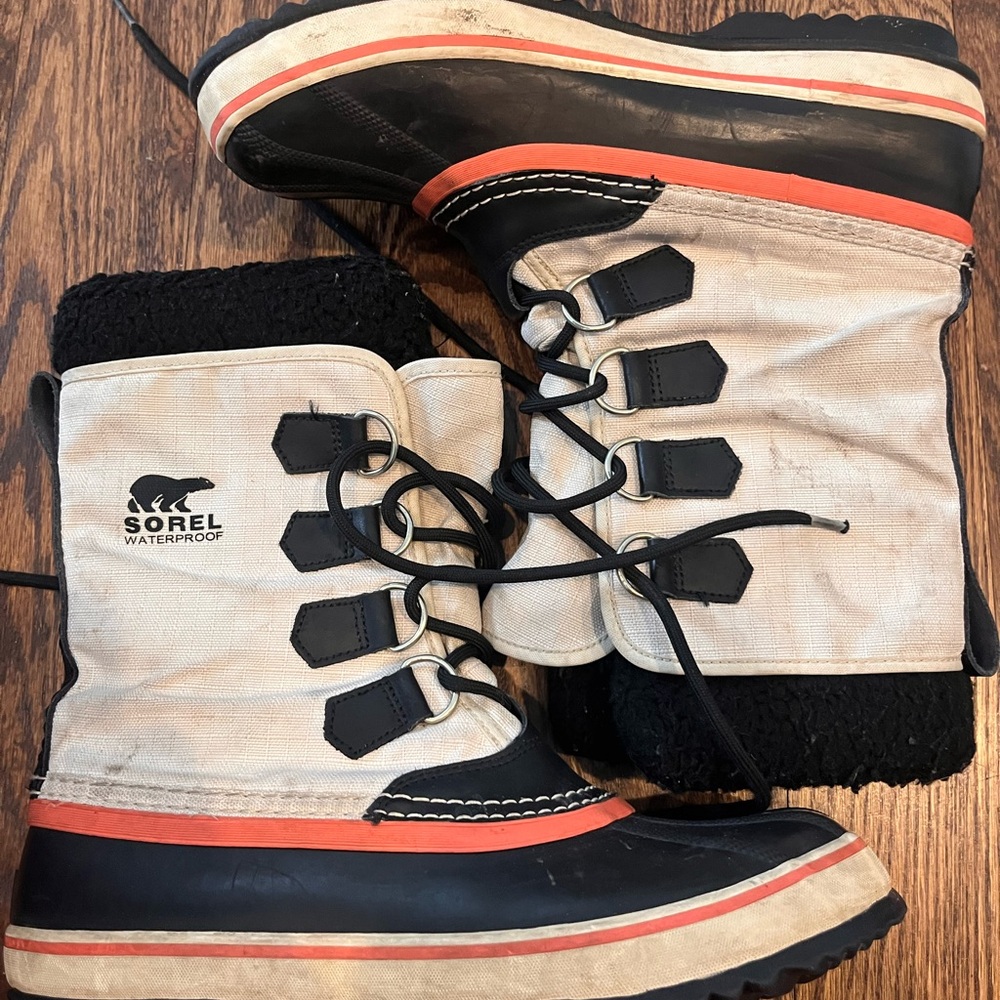 Sorel -  WINTER CARNIVAL™ WOMEN'S WATERPROOF BOOT - Size 9